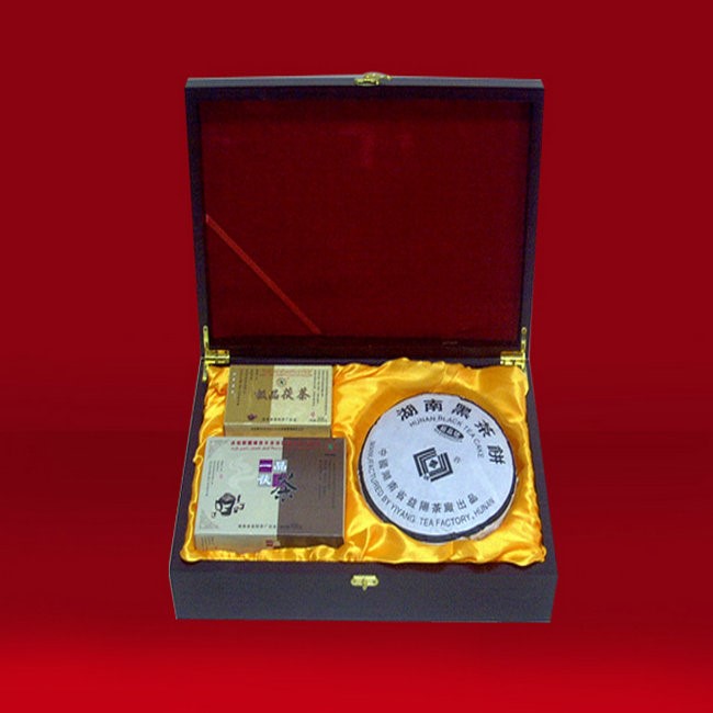 A gift box of Fu tea, best Fu tea, black tea cake